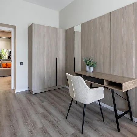 Apartment Romari *